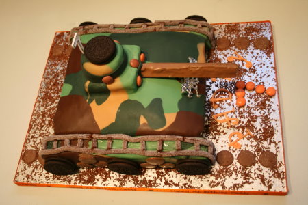 Army Birthday Cakes on Army Tank Birthday Cake   Top View