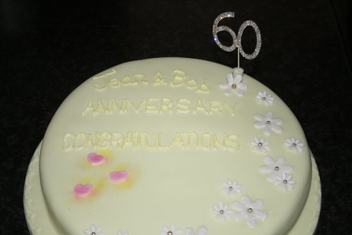Diamond Anniversary Cake Jean and Bob Orme celebrated their 60th Wedding 